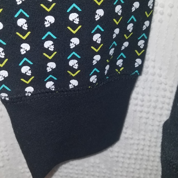 Skull Hoodie - Picture 5 of 6